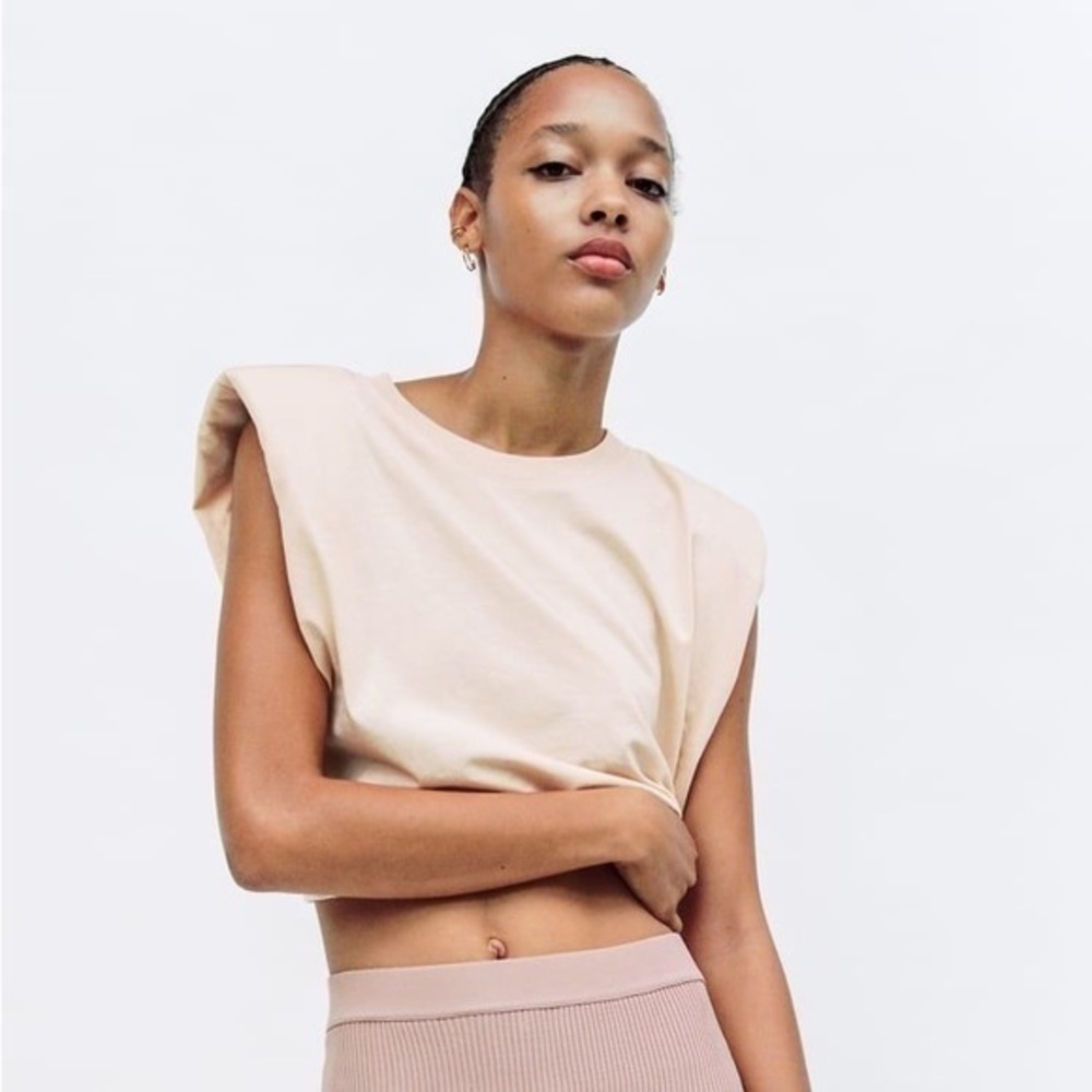 Zara bloggers fav boxy cropped tee with shoulder pads